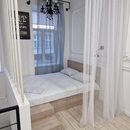Чорно -Білий Люкс В Центрі Apartamento Lviv Exterior foto